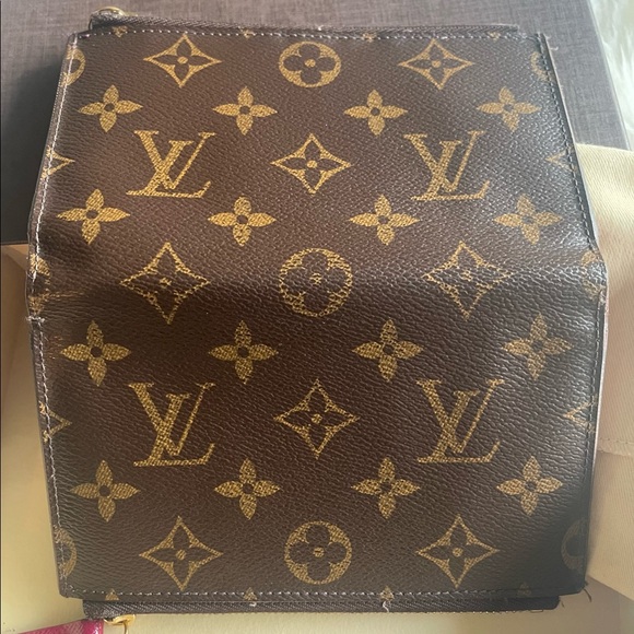 Louis Vuitton Adele Fuchsia Compact Wallet - Picture 3 of 17